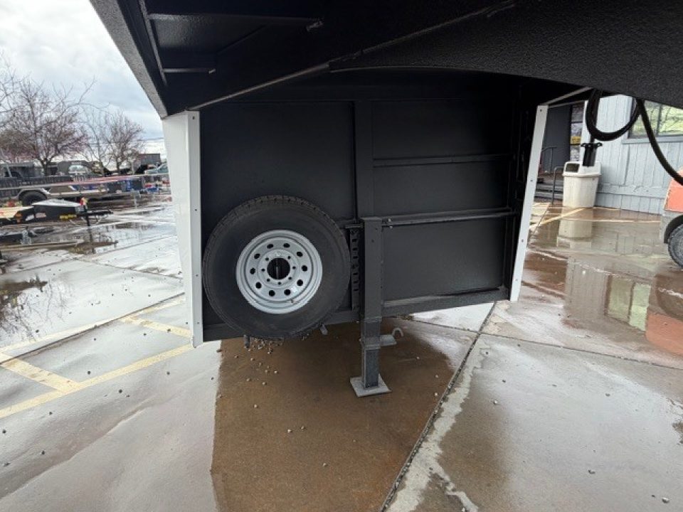 New 2026 Logan Coach CROSSFIRE4GN CROSSFIRE 4 HORSE GN Horse Trailer