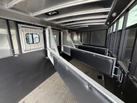 New 2026 Logan Coach CROSSFIRE4GN CROSSFIRE 4 HORSE GN Horse Trailer