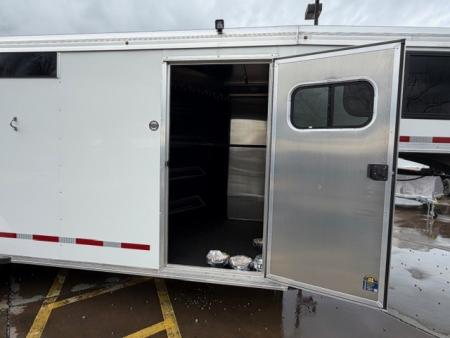 New 2026 Logan Coach CROSSFIRE4GN CROSSFIRE 4 HORSE GN Horse Trailer