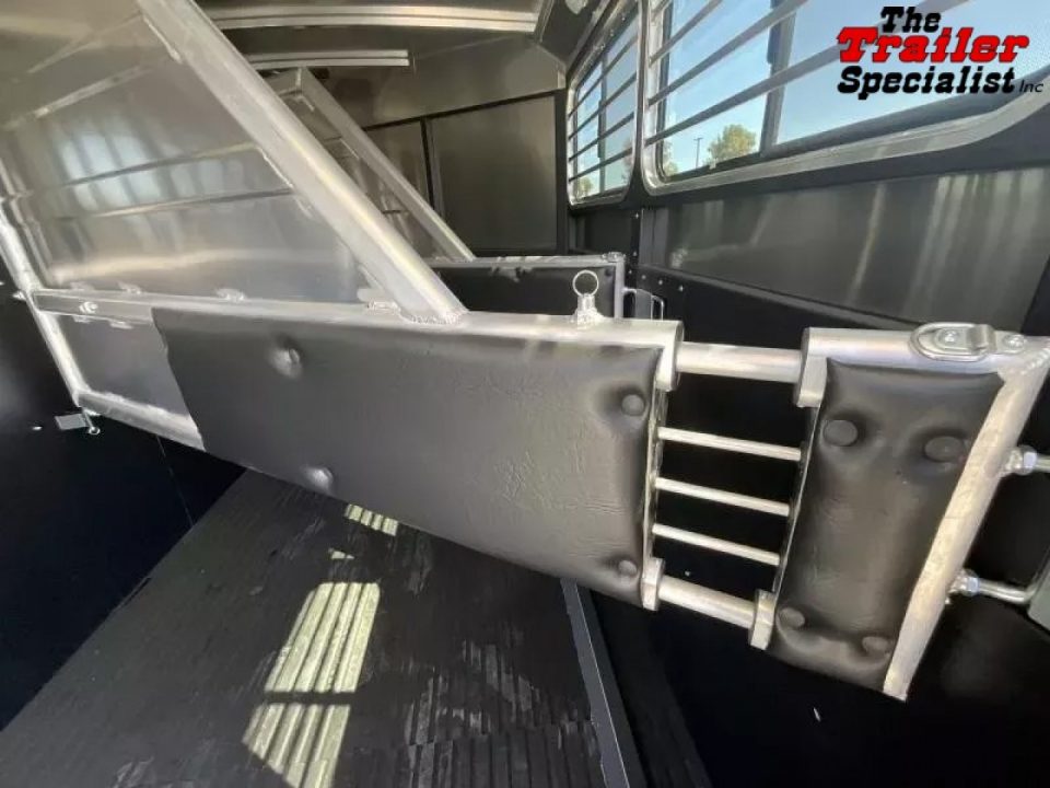 New 2026 Logan Coach BULLSEYE3HBPXL BULLSEYE 3 HORSE BP XL Horse Trailer