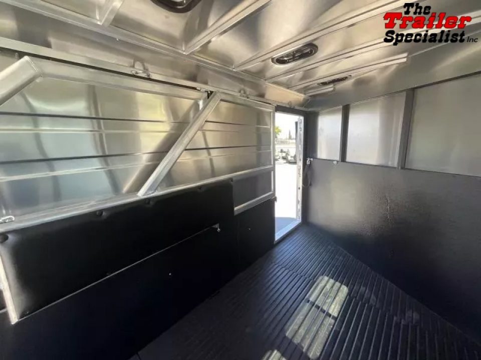 New 2026 Logan Coach BULLSEYE3HBPXL BULLSEYE 3 HORSE BP XL Horse Trailer