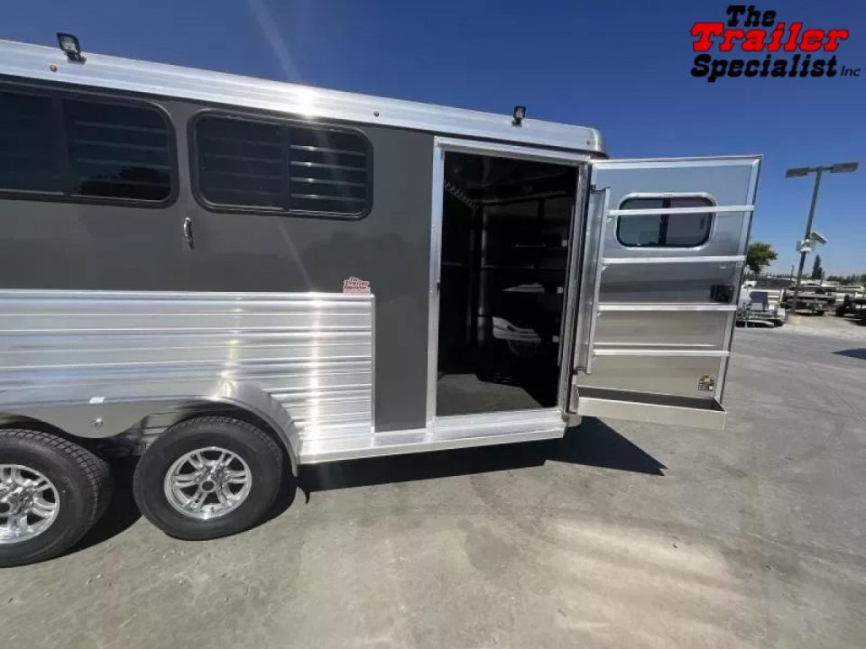 New 2026 Logan Coach BULLSEYE3HBPXL BULLSEYE 3 HORSE BP XL Horse Trailer