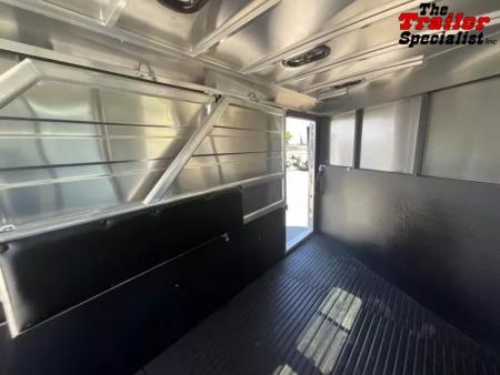 New 2026 Logan Coach BULLSEYE3HBPXL BULLSEYE 3 HORSE BP XL Horse Trailer