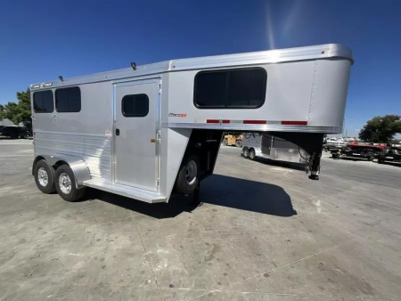 New 2026 Logan Coach BULLSEYE 2H GN BULLSEYE2GN Horse Trailer