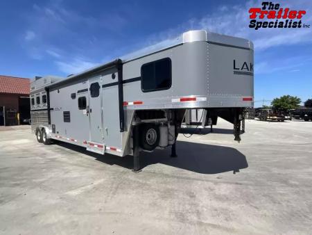 New 2026 Lakota CO8313SR COLT 13FT LQ 3H SLANT GN Horse Trailer