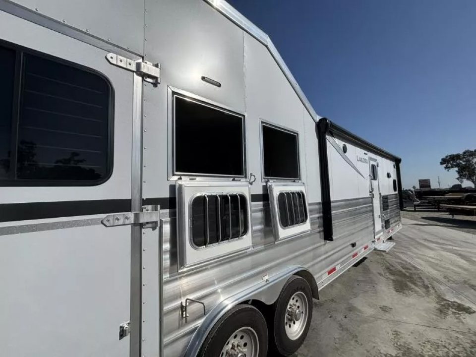 New 2026 Lakota IN8315FKP INFINITY 15FT LQ GN 3H SLANT Horse Trailer