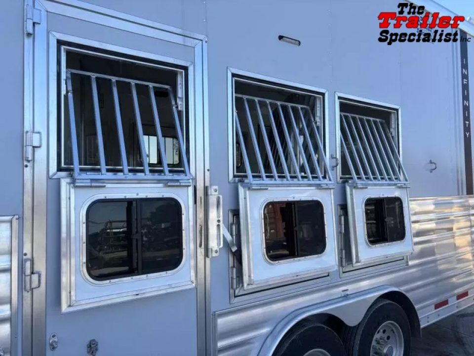 New 2026 Lakota IN8315FKP INFINITY 15FT LQ GN 3H SLANT Horse Trailer