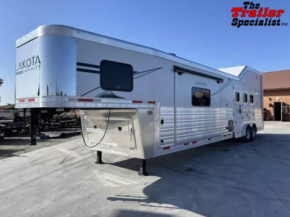 New 2026 Lakota IN8315FKP INFINITY 15FT LQ GN 3H SLANT Horse Trailer
