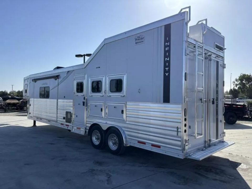 New 2026 Lakota IN8315FKP INFINITY 15FT LQ GN 3H SLANT Horse Trailer