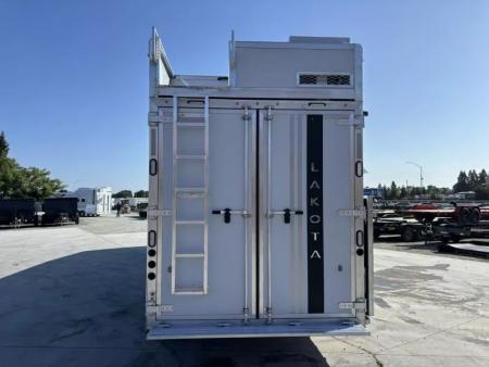 New 2026 Lakota IN8315FKP INFINITY 15FT LQ GN 3H SLANT Horse Trailer