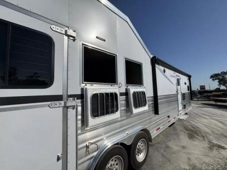 New 2026 Lakota IN8315FKP INFINITY 15FT LQ GN 3H SLANT Horse Trailer