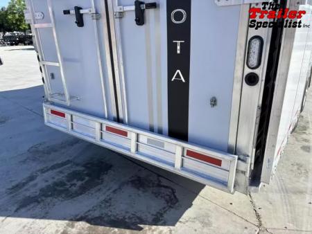 New 2026 Lakota IN8315FKP INFINITY 15FT LQ GN 3H SLANT Horse Trailer