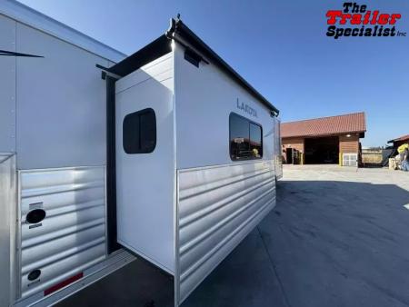 New 2026 Lakota IN8315FKP INFINITY 15FT LQ GN 3H SLANT Horse Trailer