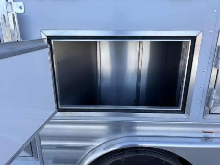 New 2026 Lakota IN8315FKP INFINITY 15FT LQ GN 3H SLANT Horse Trailer