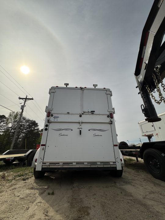 Used 2005 Sundowner Sunlite 777 w/Dress Horse Trailer