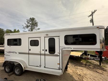 Used 2005 Sundowner Sunlite 777 w/Dress Horse Trailer