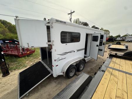 Used 2005 Sundowner Sunlite 777 w/Dress Horse Trailer
