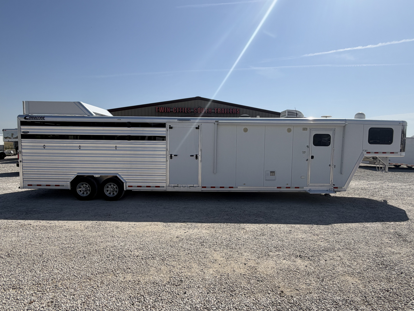 Used 2017 Cimarron Stock Combo Living Quarters Gooseneck Trailer