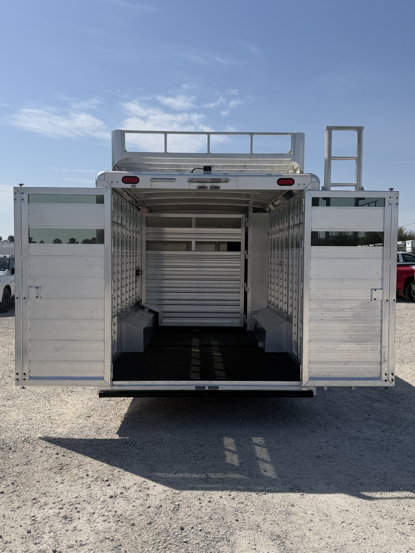 Used 2017 Cimarron Stock Combo Living Quarters Gooseneck Trailer