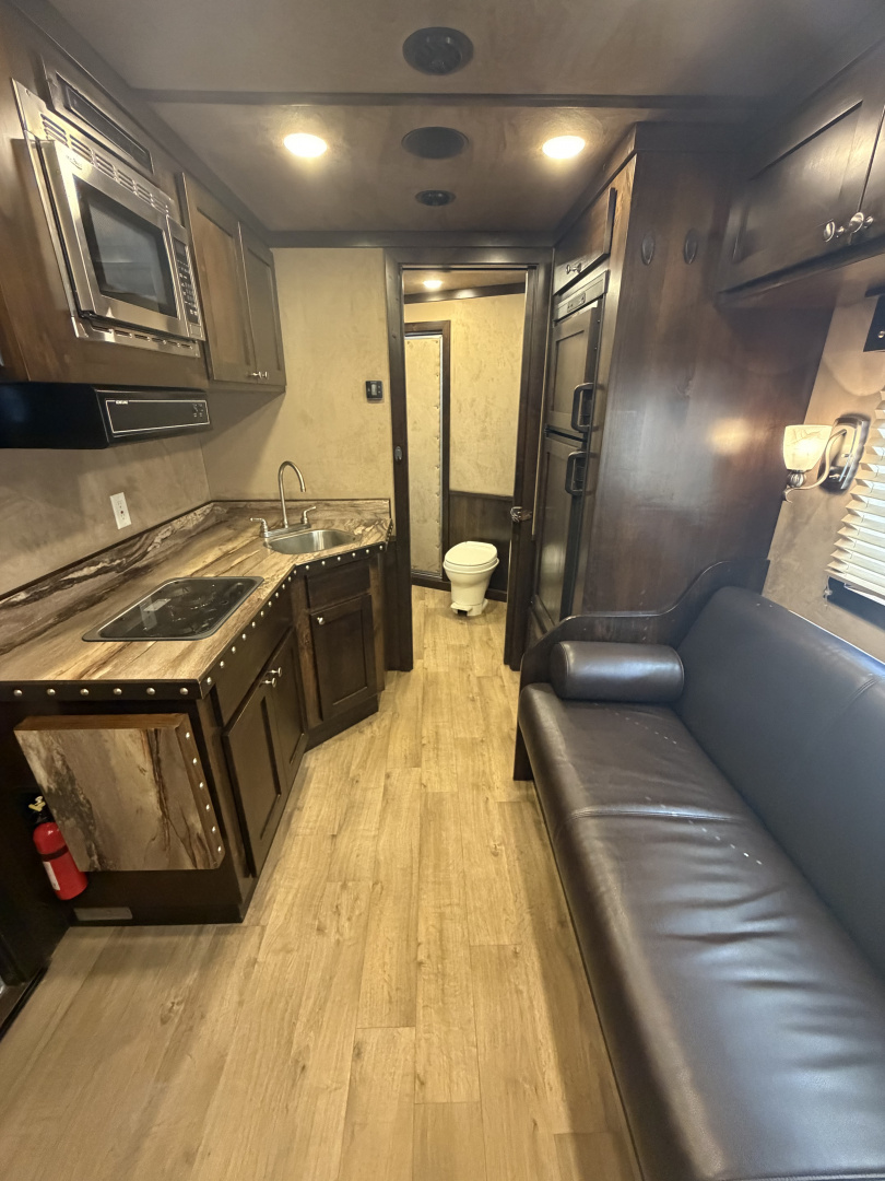 Used 2017 Cimarron Stock Combo Living Quarters Gooseneck Trailer