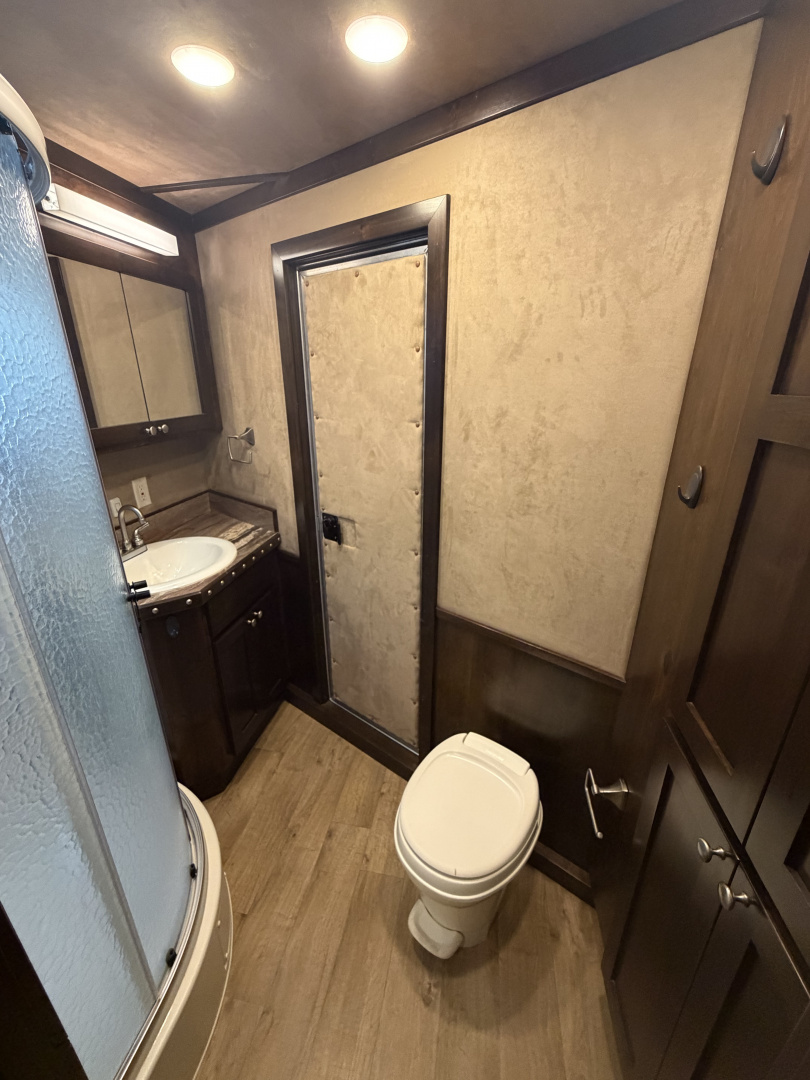 Used 2017 Cimarron Stock Combo Living Quarters Gooseneck Trailer