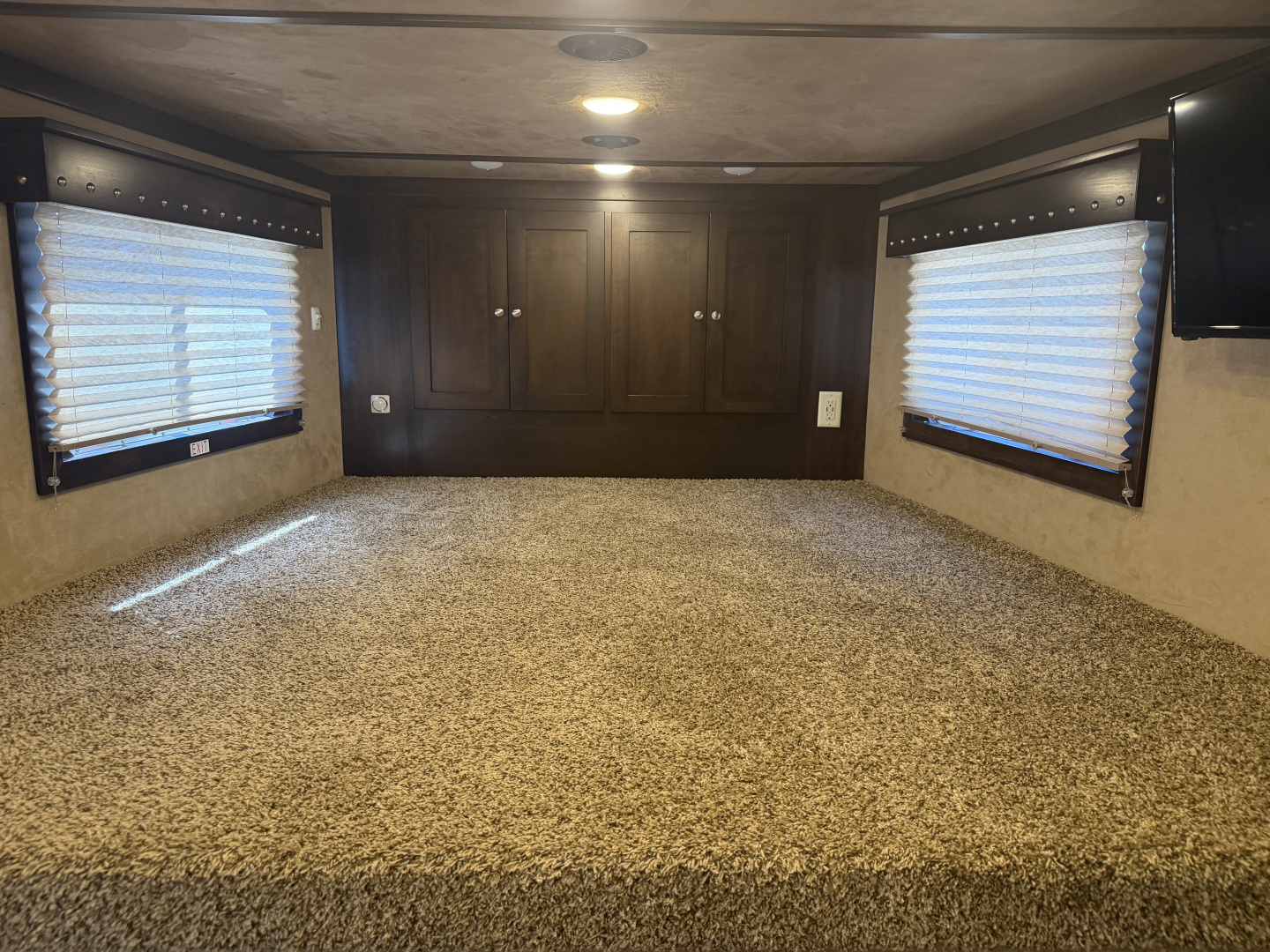 Used 2017 Cimarron Stock Combo Living Quarters Gooseneck Trailer