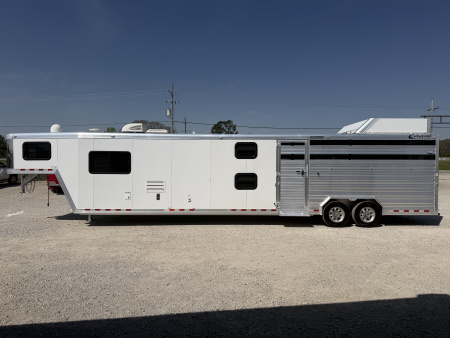Used 2017 Cimarron Stock Combo Living Quarters Gooseneck Trailer