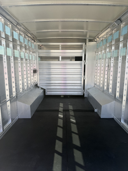 Used 2017 Cimarron Stock Combo Living Quarters Gooseneck Trailer