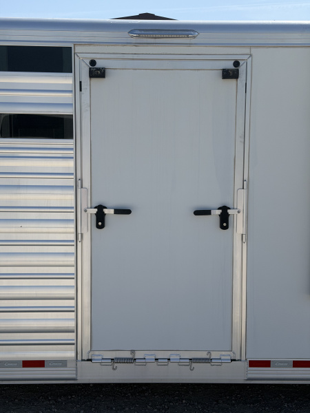 Used 2017 Cimarron Stock Combo Living Quarters Gooseneck Trailer