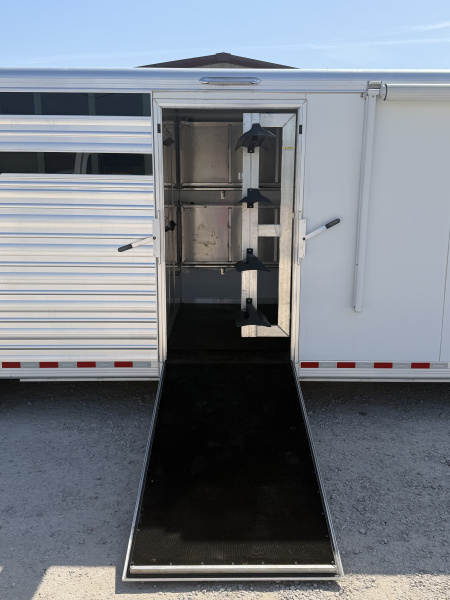 Used 2017 Cimarron Stock Combo Living Quarters Gooseneck Trailer