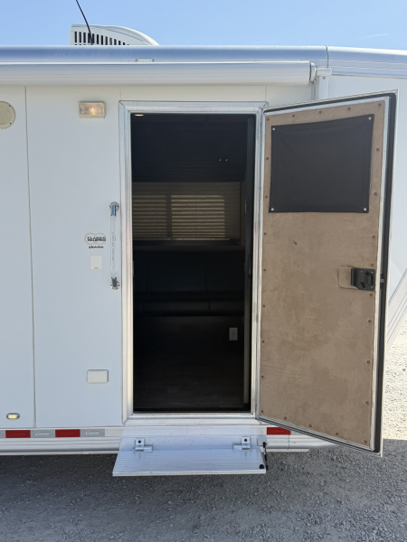 Used 2017 Cimarron Stock Combo Living Quarters Gooseneck Trailer