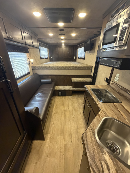 Used 2017 Cimarron Stock Combo Living Quarters Gooseneck Trailer
