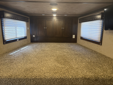 Used 2017 Cimarron Stock Combo Living Quarters Gooseneck Trailer