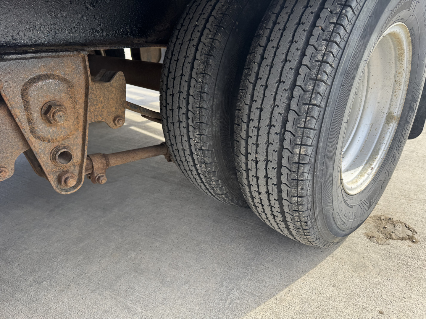 Used 2015 Big TEX 30ft Gooseneck with 25,900 GVWR and 2-10,000lb axles 23,900 GVWR