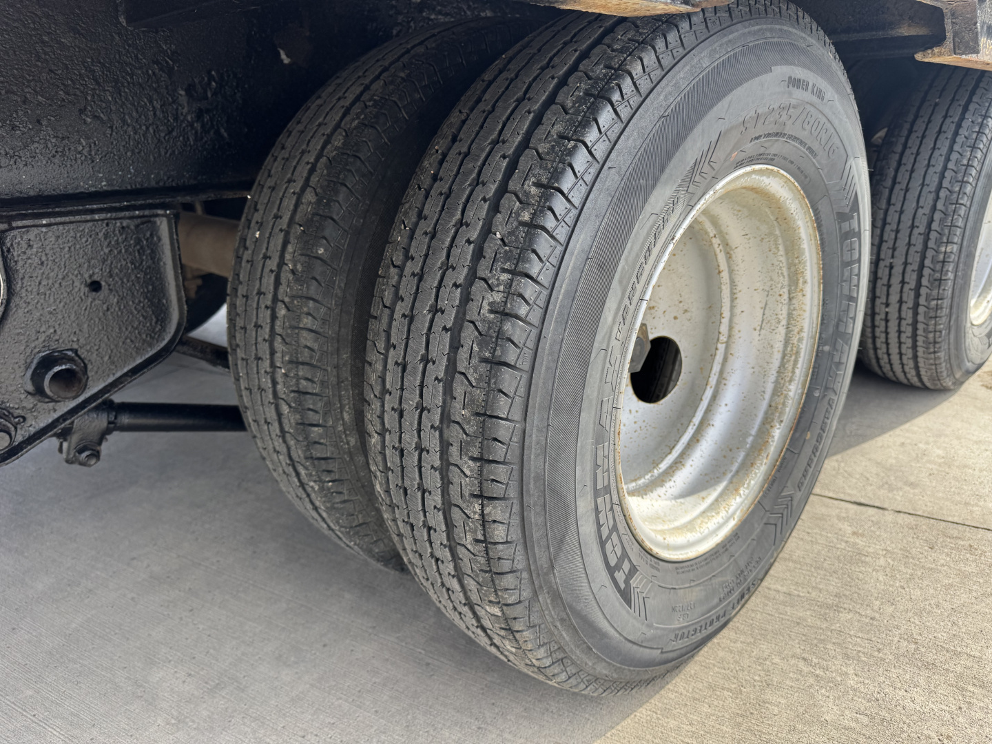 Used 2015 Big TEX 30ft Gooseneck with 25,900 GVWR and 2-10,000lb axles 23,900 GVWR