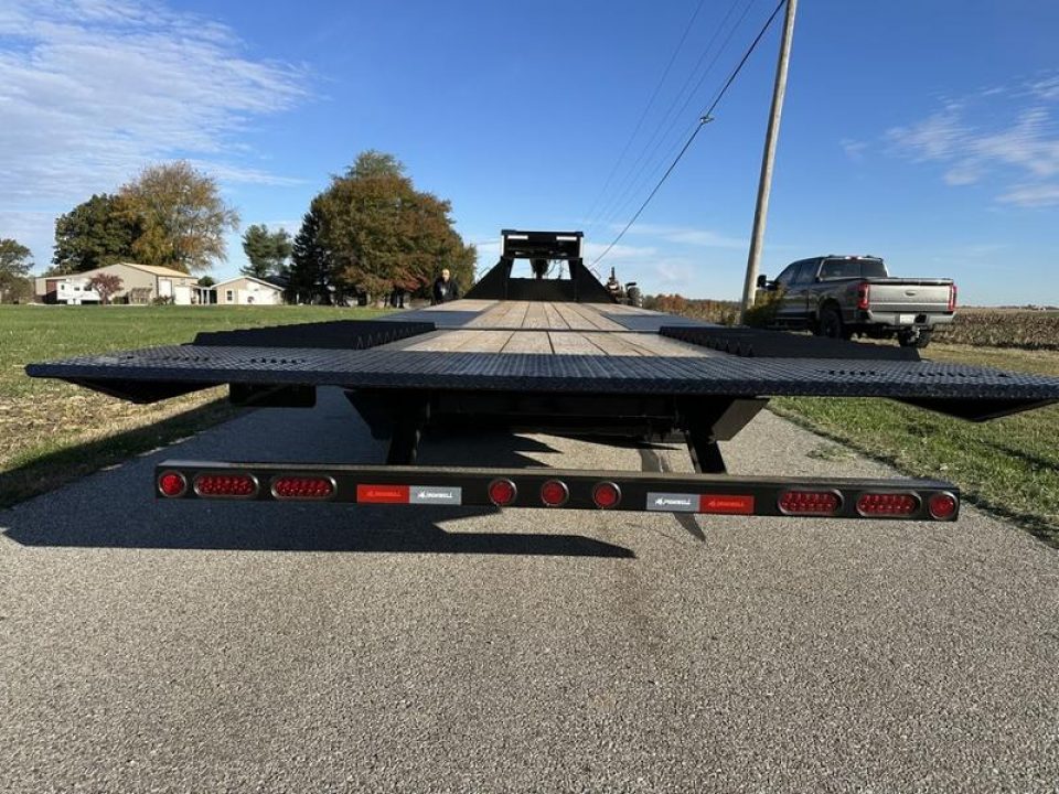 New 2026 Iron Bull Trailers 102"x32' 22K Hydraulic Dovetail