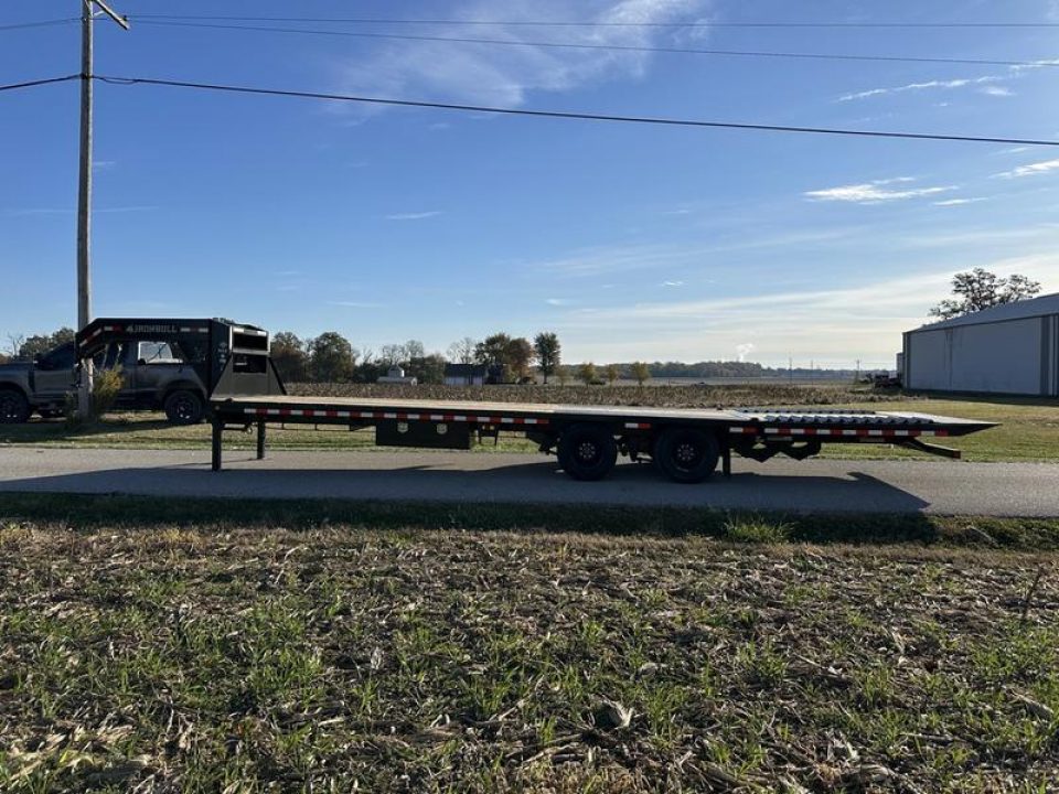 New 2026 Iron Bull Trailers 102"x32' 22K Hydraulic Dovetail