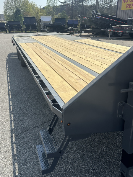 New 2026 DOWN 2 EARTH GOOSENECK 30' 22K DUAL TANDEM EQUIPMENT HAULER