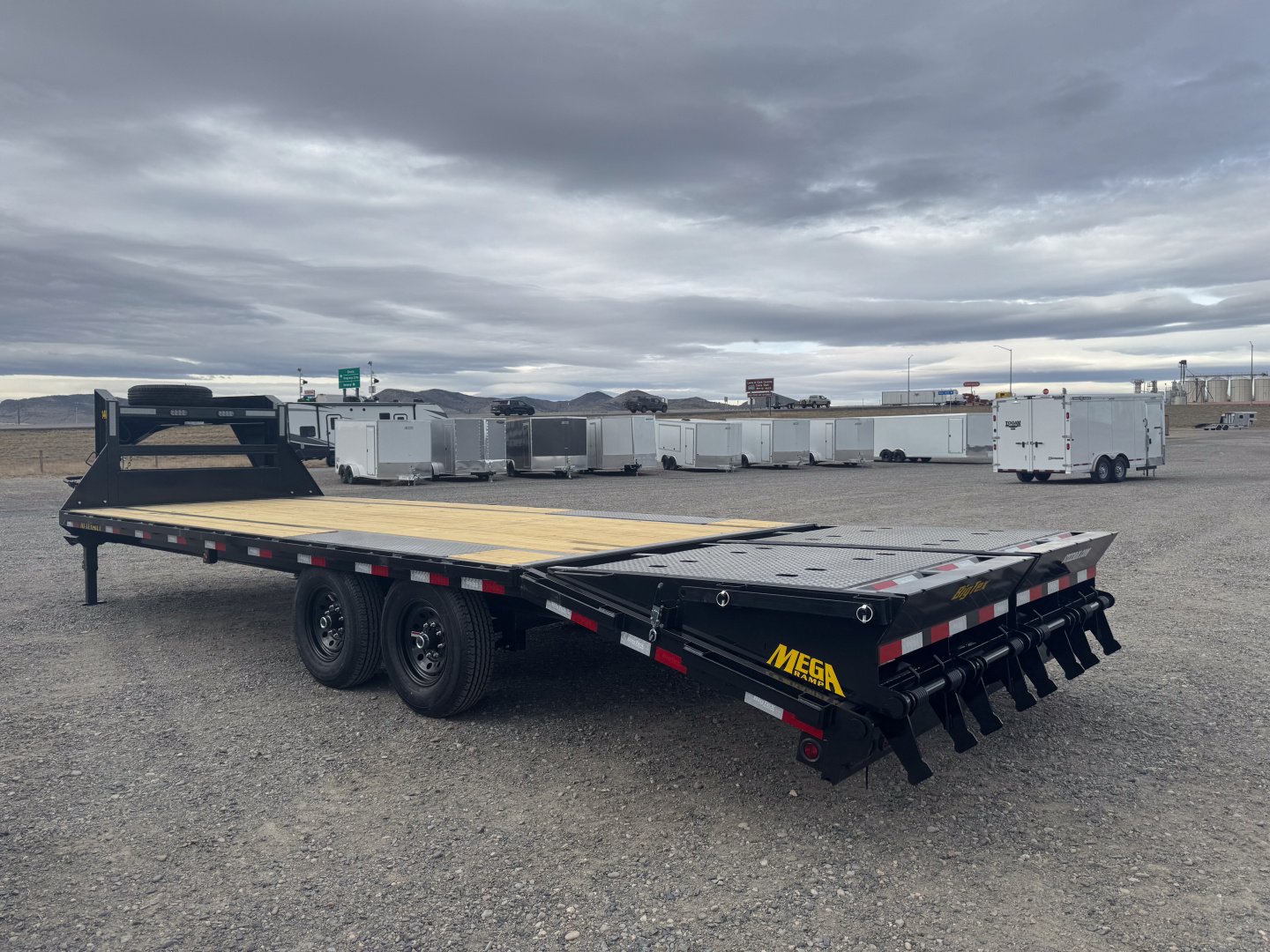 New 2026 BIG TEX TRAILERS 14GN 20+5 Flatbed Trailer