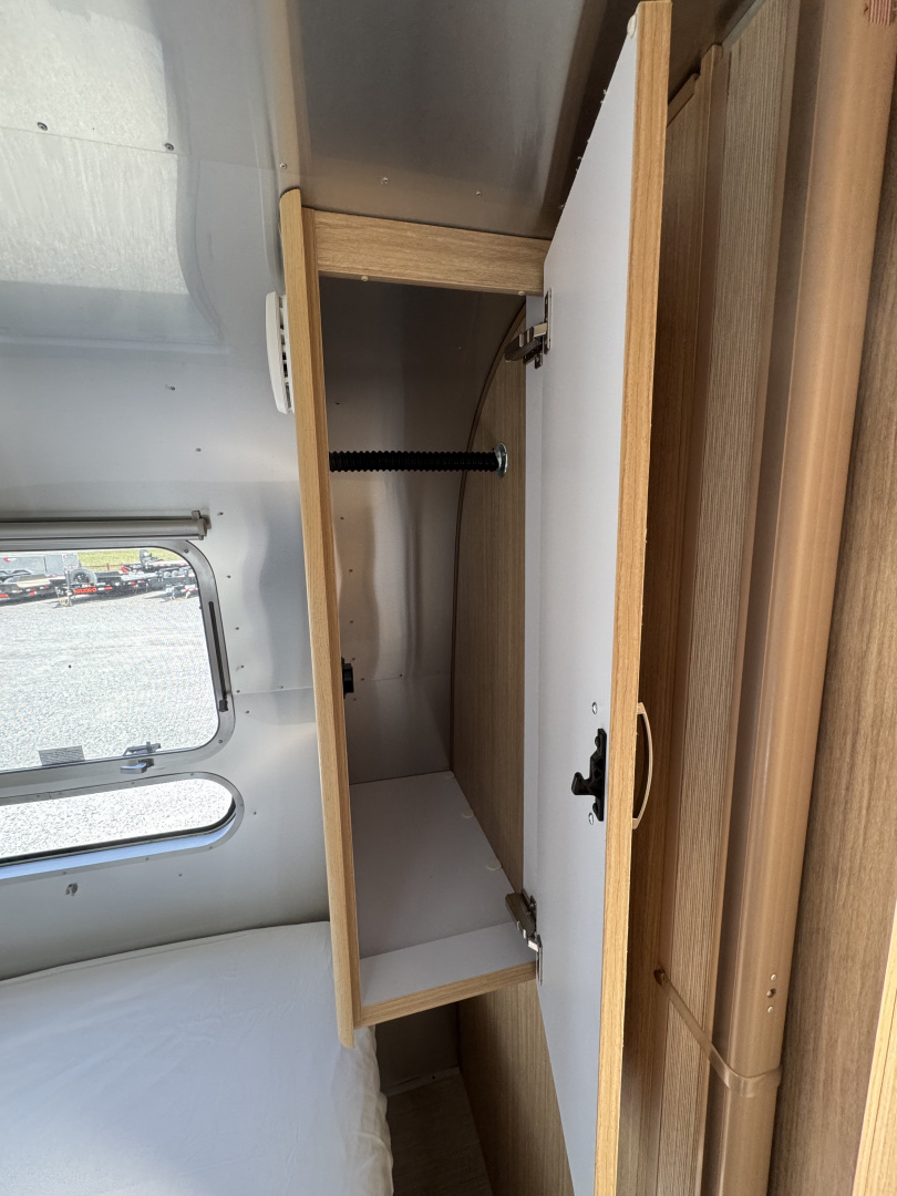 Used 2018 Airstream Flying Cloud 27FB Travel Trailer