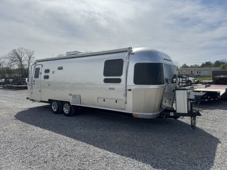 Used 2018 Airstream Flying Cloud 27FB Travel Trailer
