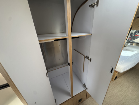 Used 2018 Airstream Flying Cloud 27FB Travel Trailer