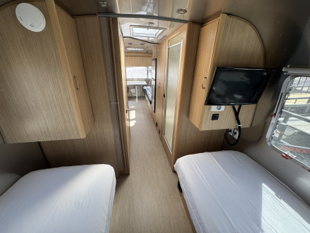 Used 2018 Airstream Flying Cloud 27FB Travel Trailer