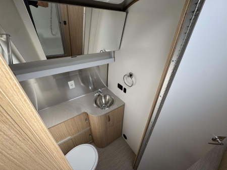 Used 2018 Airstream Flying Cloud 27FB Travel Trailer