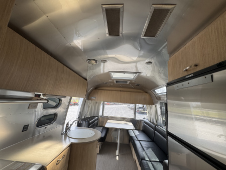 Used 2018 Airstream Flying Cloud 27FB Travel Trailer