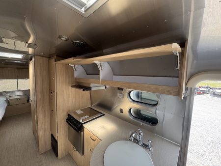 Used 2018 Airstream Flying Cloud 27FB Travel Trailer