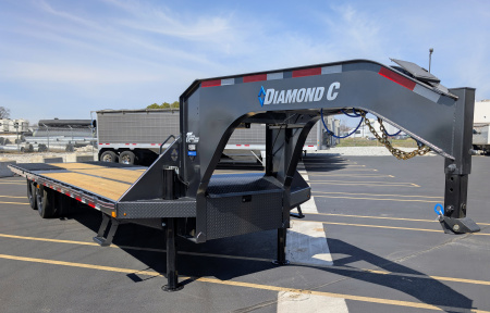 New Diamond C FMAX212-20'+12' HDT 25.9K (GVWR) Hydraulic Jacks, Hutch, Gooseneck Flatbed Trailer