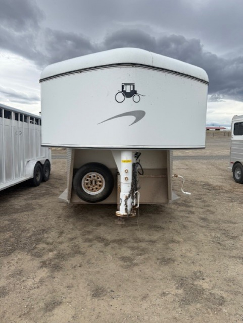 Used 2002 Logan Coach 3H Horse Trailer