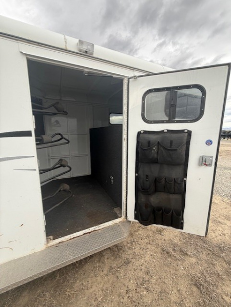 Used 2002 Logan Coach 3H Horse Trailer