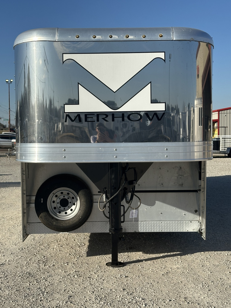 Used 2004 Merhow 4 Horse Gooseneck With Mid Tack Horse Trailer